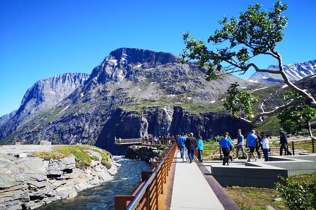 Trollstigen 100% Highlights Fjord to Troll 10 stops 16 seats max