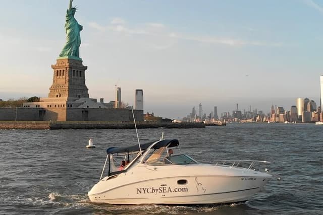 Best Private Luxury Sunset Boat Tour in New York City - 2 Hour