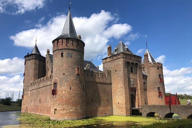 Amsterdam Castle, Cheese Farm & Utrecht City - Private Day Tour
