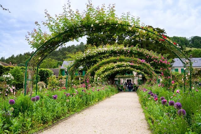 Monet’s House & Gardens Giverny Small Group Tour from Paris