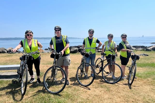 Private Bike Tour: Coastal + Seaside Private Custom Experience