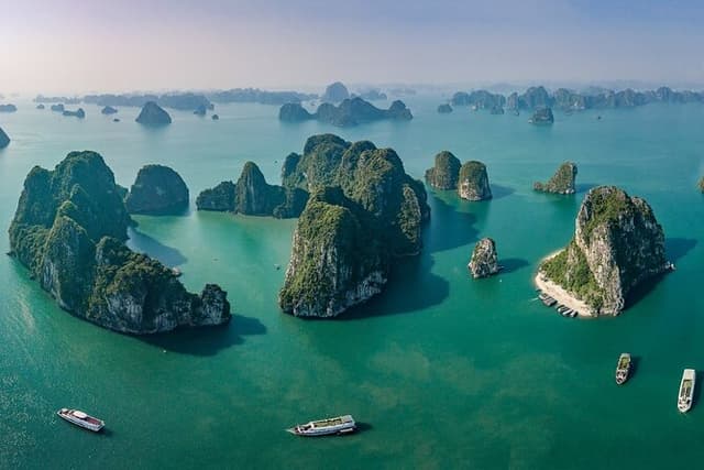 Private Ha Long bay day trip(From Hanoi city or Halong harbour)