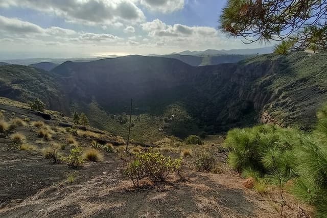 Gran Canaria Premium Tour: Volcanoes and Wine for cruisers