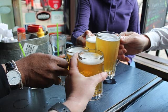 Milwaukee Food Tour with 5 Local Favorites Tastings & Secret Dish