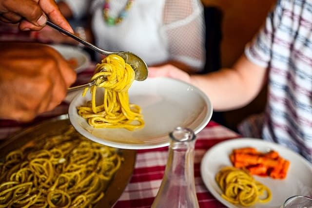 Rome Food Tour in Campo dei Fiori with 8+ Food Tastings