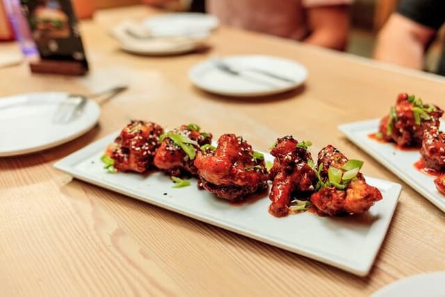 Vancouver: Gastown Food Tour with 6 Authentic Local Food Tastings