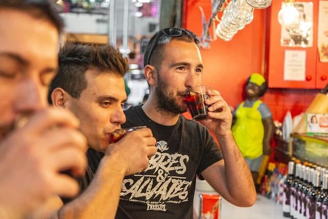 Madrid: Traditional Food Tour of Tapas and Vermouth with a Local