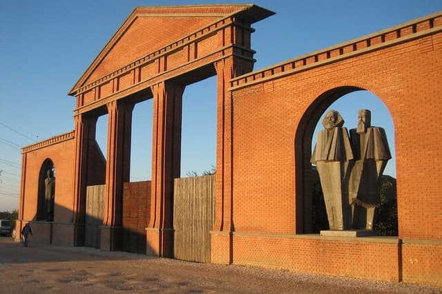 Guided Tour with Admission in Memento Park