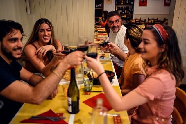 Private Bologna Food & Market Tour with 6 Tastings & Wine