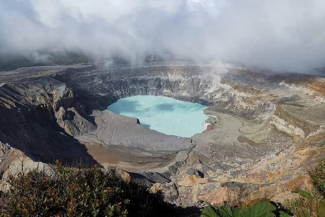 Poás Volcano, Coffee Plantation and La Paz Waterfall Gardens Tour
