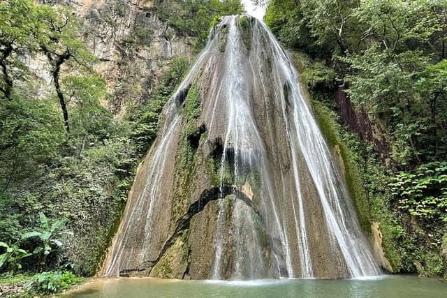 Private/Group Cola de Caballo Waterfall & Santiago (Premium SUV)