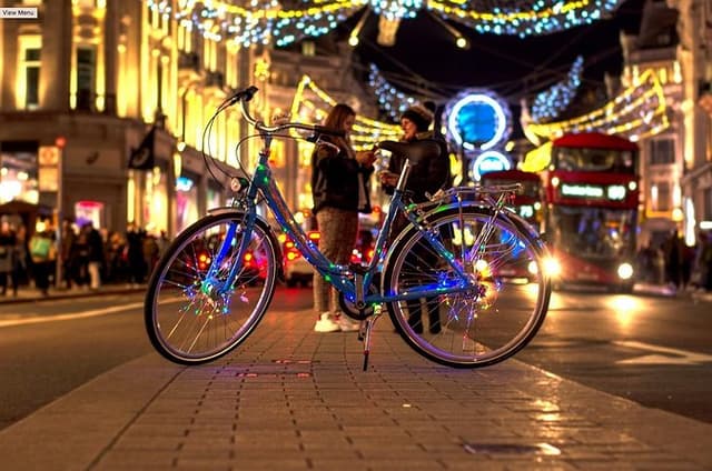 London Christmas Lights Bike Tour with Local Guide