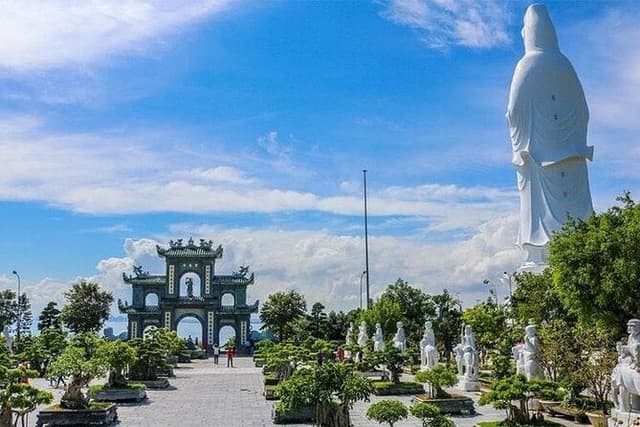 Marble mountain, Am Phu cave and Monkey mountains group tour