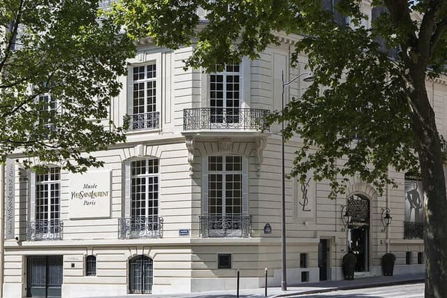 Tour of the Musée Yves Saint Laurent Paris