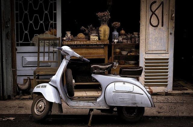 Saigon Half-Day Vespa Tour with Markets and Landmarks