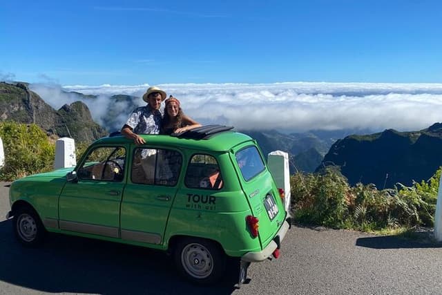 Half Day tour - 3h / Private Classic Car (4L).