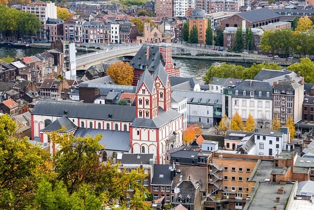 Liege Scavenger Hunt & Highlights Self-Guided Walking Tour