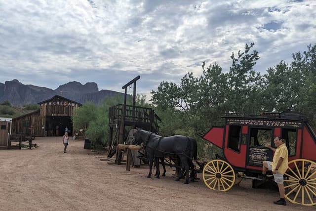 Apache Trail with Dolly Steamboat
