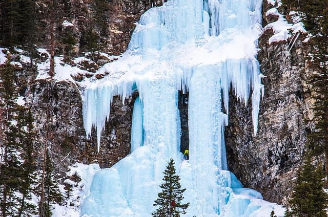 Johnston Canyon Frozen Waterfalls Small Group Tour