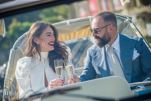 Tuk Tuk Bucharest Romantic Tour with miniBAR