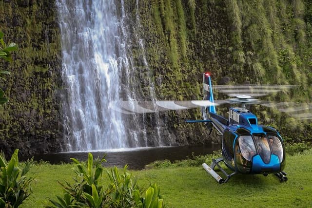 Exclusive Landing with Spectacular Big Island Helicopter Tour