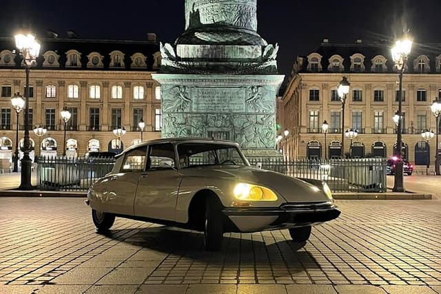 Paris by Night Tour in a Vintage Open-Top French Car Citroën DS