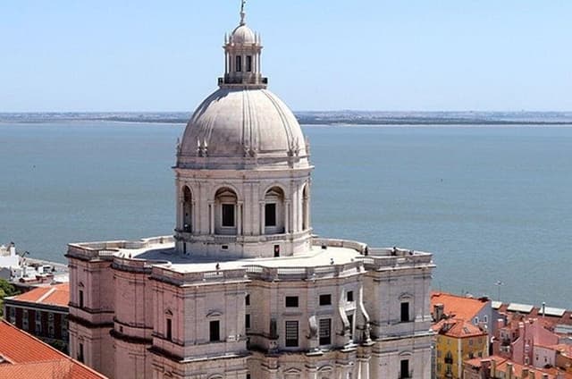 Unforgettable 3 Hours Lisbon City Tour with Tuk Tuk