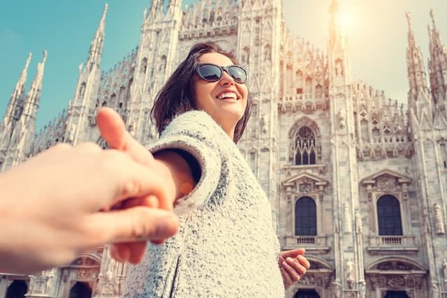 Milan’s Old Town and Top Attractions by Private Car