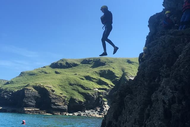 2-Hour Coasteering Adventure Near Bude