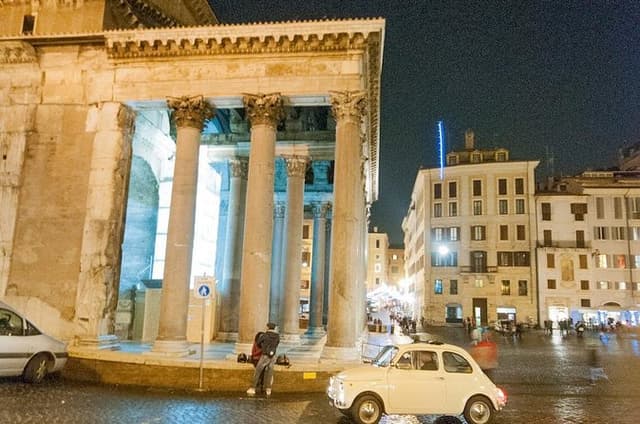 3 Hours Private Guided Rome Tour on Board a Hybrid Car
