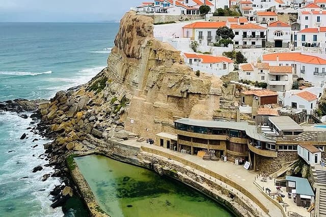 Half-Day Tour in Cascais / Sintra with Brunch and Wine Tasting