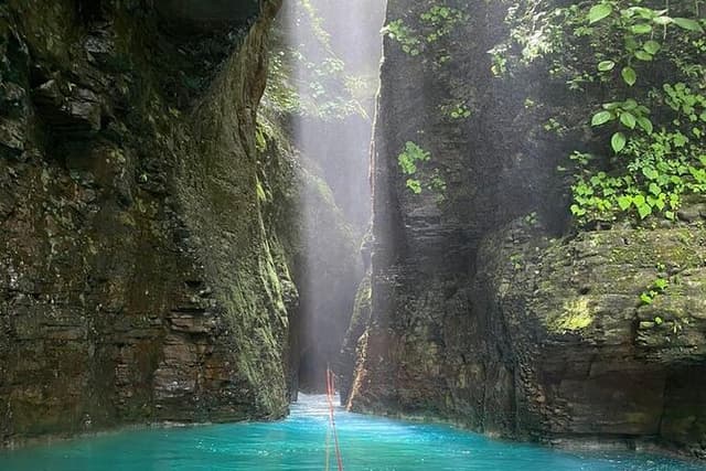 Private Tour Waterfalls and Volcanic Hot Springs with Pick Up