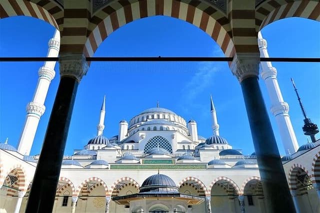 Istanbul: 2 Continents of Bosphorus ( Boat & Lunch )