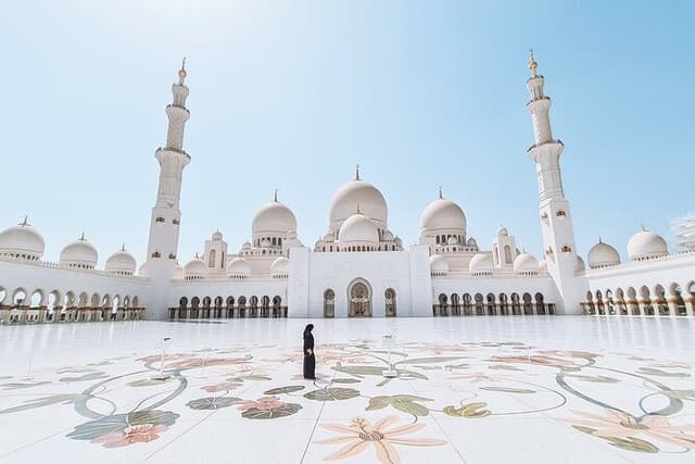 Abu Dhabi City Tour from Dubai: Qasr Al Watan, Emirates Palace, Mosque