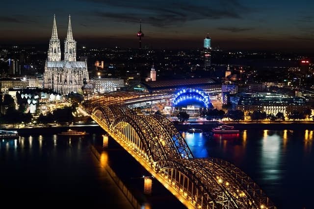 Private Full Day Tour of Colonia from Frankfurt