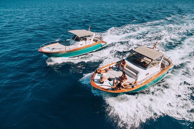 Private Amalfi Coast Cruise: Positano, Amalfi & Swim Stops