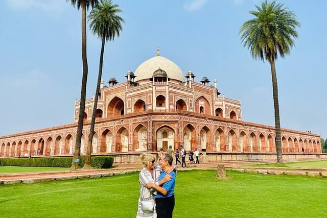 All Inclusive Full Day Old and New Delhi Tour with Entrance