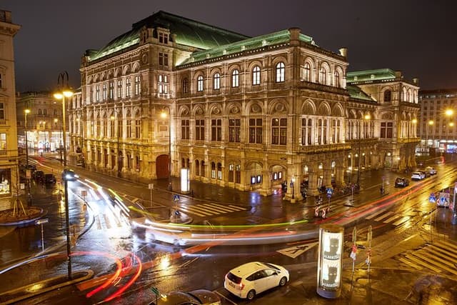 Vienna at night! Private photo tour of Vienna's most beautiful buildings