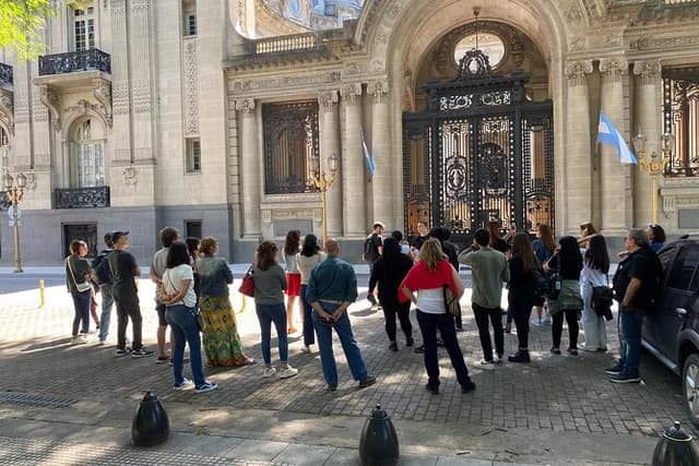 Buenos Aires, European city. 2 hours with an expert guide.