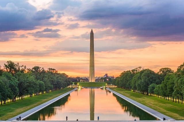 Private Walking Tour in Washington with National Archives