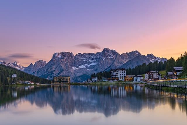 Private tour Dolomites from Venice with Lake Braies and Cortina