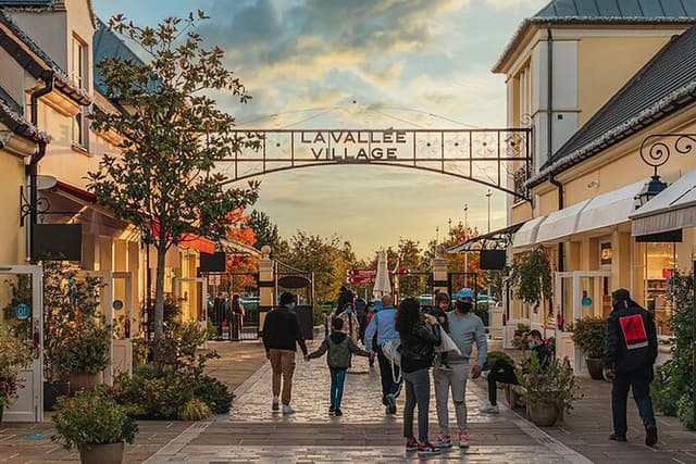 La Vallée Village-Parisian Chic Outlet Shopping Spot-Private Trip