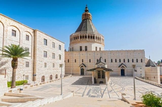 Romantic Walking Tour in Nazareth for Couples