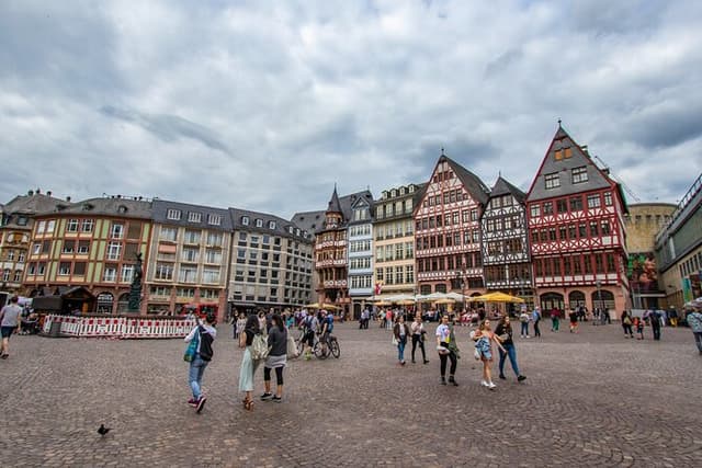 Explore Frankfurt in 60 minutes with a Local