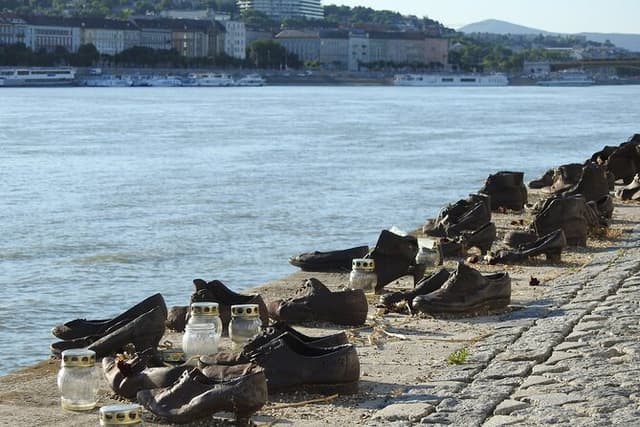 Walking Tour Budapest incl. the Shoes on the Danube Bank