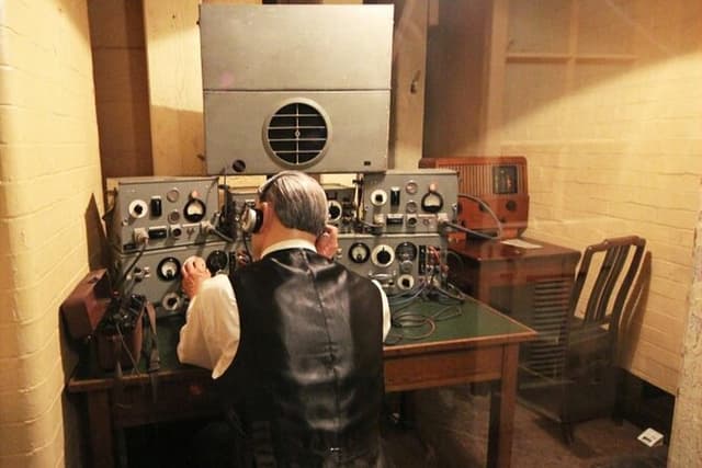 London in WW2 Walking Tour with Churchill War Rooms Visit