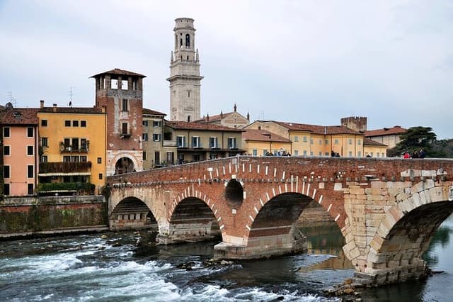 Private Transfer From Milan To Verona, 2 Hour Stop in Bergamo