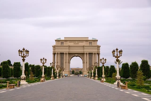 Romantic Walking Tour in Ganja for Couples
