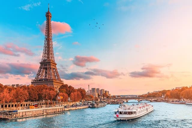 Deluxe Paris Shore Trip from Le Havre with Cruise & Packed Lunch