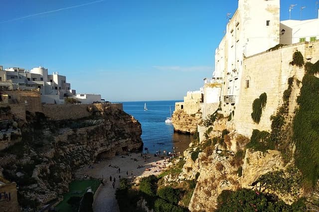 Private tour in Polignano a Mare: overlooking the sea